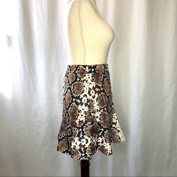 NWT Nasty Gal Collection snake skin python skirt curved flounce scuba size 10 - Picture 3 of 9